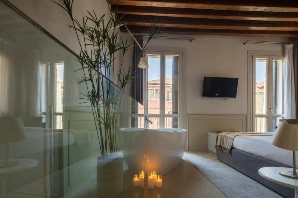 Picture of: LION PALACE – SAN MARCO R&R VENEDIG (Italien) – von €   HOTEL-MIX